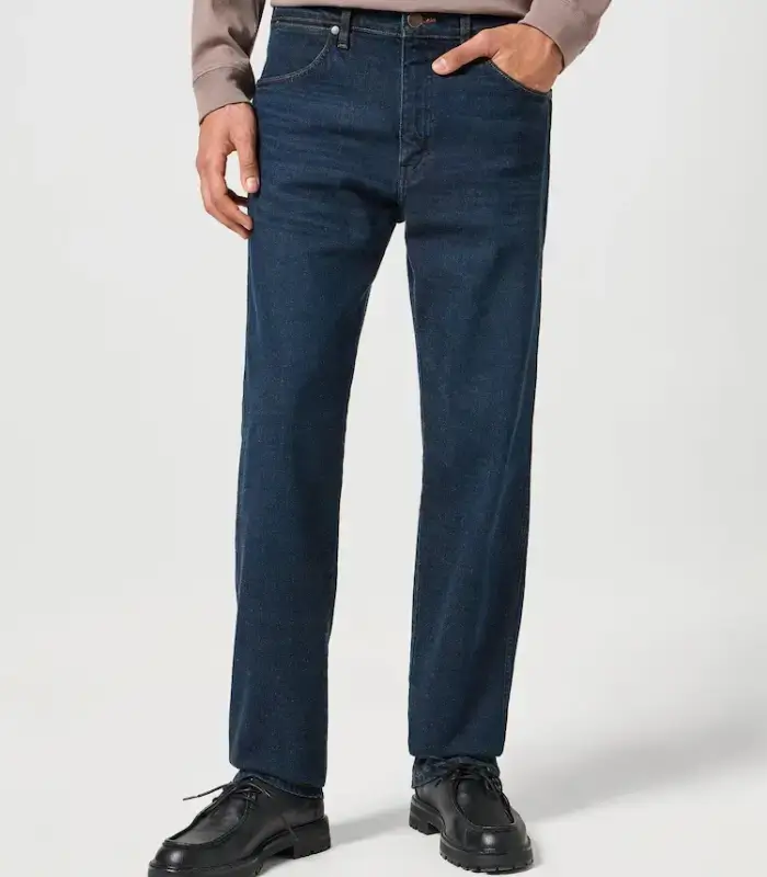 Frontier-Slim-Fit-Jeans-crafted-from-stretch-indigo-denim—OEM-manufacturer-Denim-Apparels
