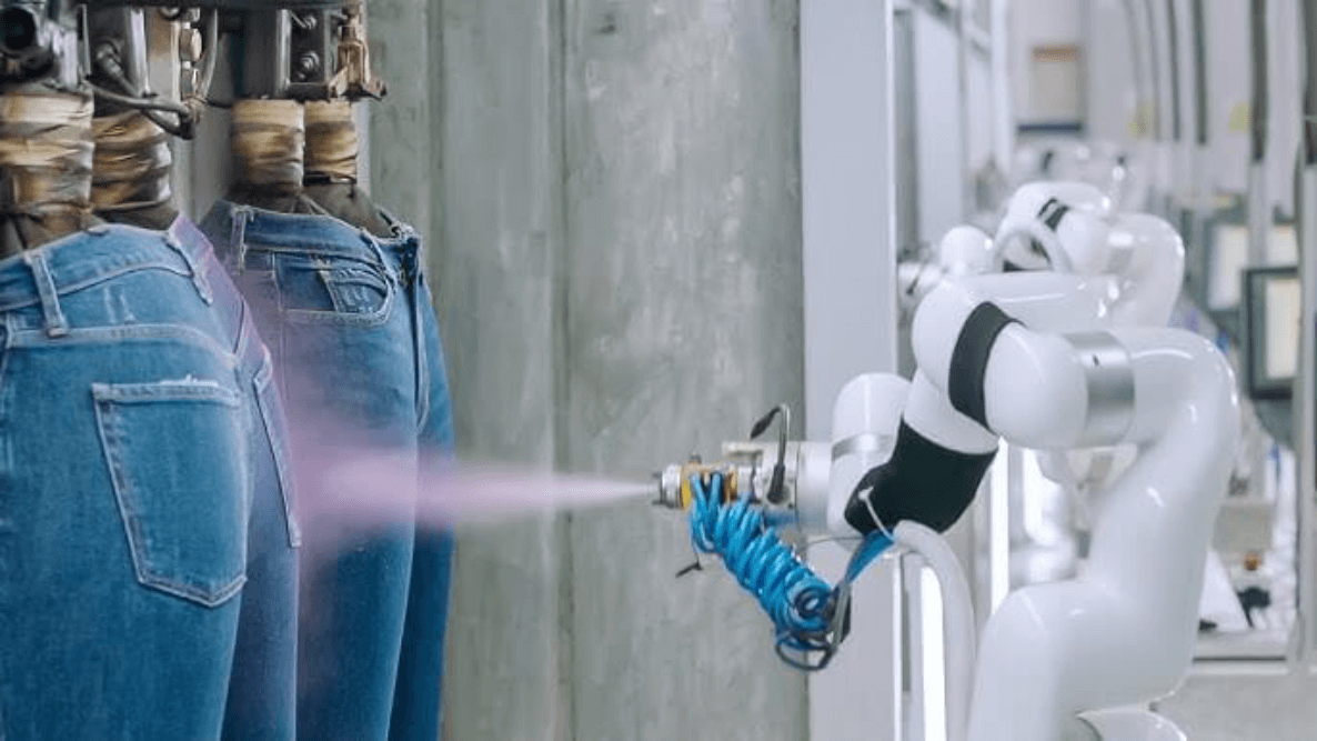 Automatic-Spraying-for-Denim-xArm-Robot-Arm